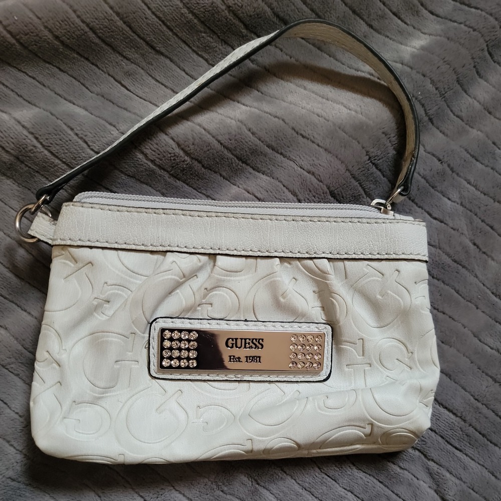 Guess White Wristlet Small Clutch Purse Faux‎ Leather Zip Bag 💼🤍